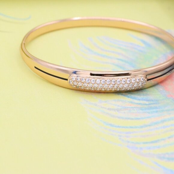 Elegant Rose Gold Bangle with Pavé Accents in Classic Oval Design, XPBL0425 - Picture 5 of 12